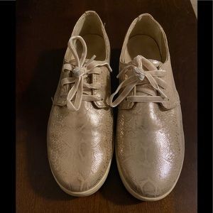 Vionic Gold sneakers size 9